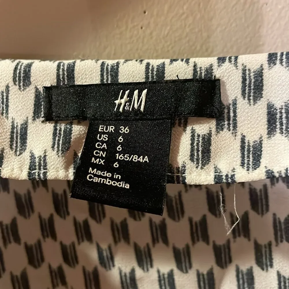 H&M Top  - Picture 2 of 9